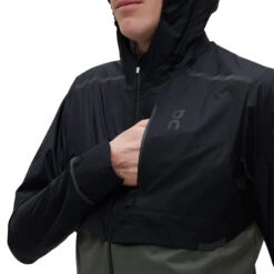 On Running On Weather Jacket Hardloopjack - Black & Shadow -On Running Winkel 104 1415808