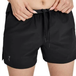 On Running Dames Essential Short -On Running Winkel 1118186 001 pic5