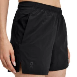 On Running Dames Essential Short -On Running Winkel 1118186 001 pic6