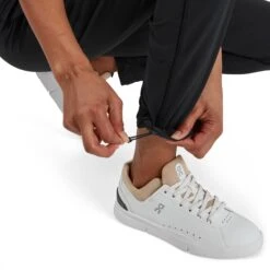 On Running On Active Pants Women - Black -On Running Winkel on active pants women black 4 1046394