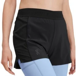 On Running On Active Shorts Dames - Black & Stratosphere -On Running Winkel on active shorts women black stratosphere 5 1443257