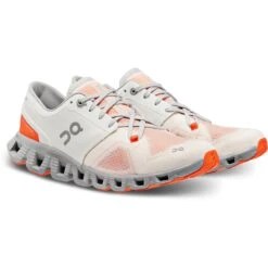 On Running On Cloud X 3 Damen Hardloopschoenen - Ivory & Alloy