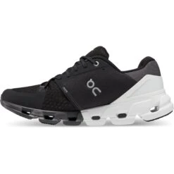 On Running On Cloudflyer 4 Heren Hardloopschoenen - Zwart & Wit -On Running Winkel on cloudflyer 4 running shoe black white 4 1323936