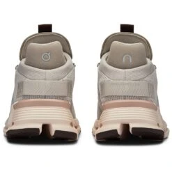 On Running On Cloudnova Dames Sneakers - Pearl & Shell -On Running Winkel on cloudnova women sneaker pearl shell 6 1522388