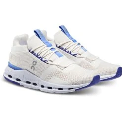 On Running On Cloudnova Dames Sneakers - Undyed-White & Heather