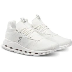 On Running On Cloudnova Dames Sneakers - Undyed-White & White