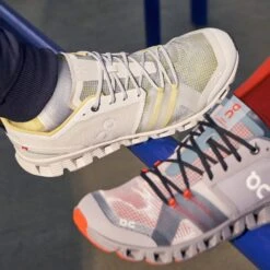 On Running On High Sock Women - Limelight & Ice -On Running Winkel on high sock women limelight ice 2 1031566