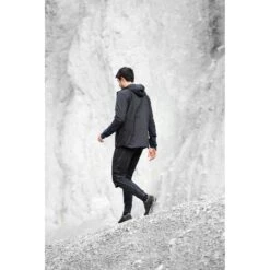 On Running On Insulator Jacket - Black & Navy 27 On Running On Insulator Jacket - Black & Navy -On Running Winkel on insulator jacket black navy 13 949981