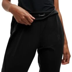 On Running On Lightweight Pants Women - Black 13 On Running On Lightweight Pants Women - Black -On Running Winkel on lightweight pants women black 6 1151382