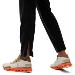 On Running On Lightweight Pants Women - Black 14 On Running On Lightweight Pants Women - Black -On Running Winkel on lightweight pants women black 7 1151383