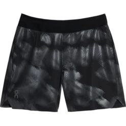 On Running On Lightweight Shorts Lumos Hardloopbroek - Zwart