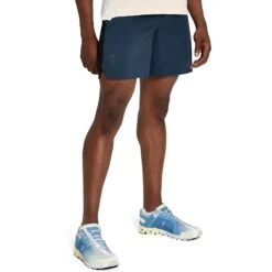 On Running On Lightweight Shorts Hardloopbroek - Navy & Black -On Running Winkel on lightweight shorts navy black 1 1425757