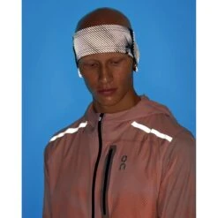 On Running On Lumos Hoofdband - Zwart -On Running Winkel on lumos headband black 1 1554991