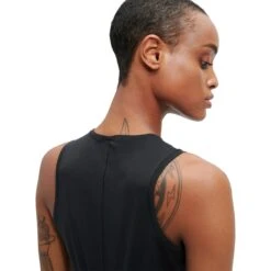 On Running On Movement Tank Women Running Shirt - Black -On Running Winkel on movement tank women running shirt black 5 1152249