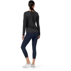 On Running On Performance Long-T Dames Shirt Met Lange Mouwen - Black 11 On Running On Performance Long-T Dames Shirt Met Lange Mouwen - Black -On Running Winkel on performance long t women long sleeve running shirt black 4 948938