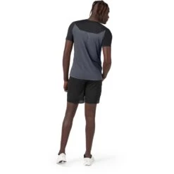 On Running On Performance-T Hardloopshirt - Black & Dark 11 On Running On Performance-T Hardloopshirt - Black & Dark -On Running Winkel on performance t running shirt black dark 4 949713