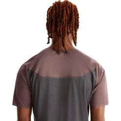 On Running On Performance-T Hardloopshirt - Grape & Zwart 13 On Running On Performance-T Hardloopshirt - Grape & Zwart -On Running Winkel on performance t running shirt grape black 4 1568897