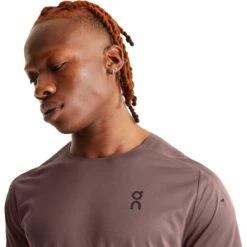 On Running On Performance-T Hardloopshirt - Grape & Zwart 12 On Running On Performance-T Hardloopshirt - Grape & Zwart -On Running Winkel on performance t running shirt grape black 5 1568896