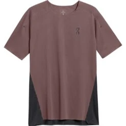 On Running On Performance-T Hardloopshirt - Grape & Zwart 15 On Running On Performance-T Hardloopshirt - Grape & Zwart -On Running Winkel on performance t running shirt grape black 7 1568894