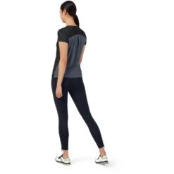 On Running On Performance-T Dames Hardloopshirt - Black & Dark -On Running Winkel on performance t women running shirt black dark 4 948917