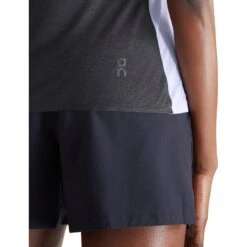 On Running On Performance-T Dames Hardloopshirt - Lavender & Black -On Running Winkel on performance t women running shirt lavender black 3 1549890