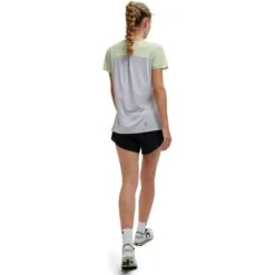 On Running On Performance-T Dames Hardloopshirt - Meadow & Glacier -On Running Winkel on performance t women running shirt meadow glacier 6 1153526