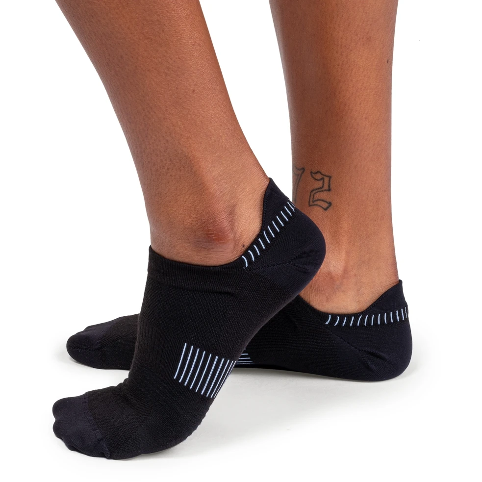 On Running On Ultralight Low Sock Women - Black & White 4 On Running On Ultralight Low Sock Women - Black & White - Afbeelding 2