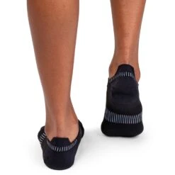 On Running On Ultralight Low Sock Women - Black & White 10 On Running On Ultralight Low Sock Women - Black & White -On Running Winkel on running ultralight low sock women black white 3 1264019
