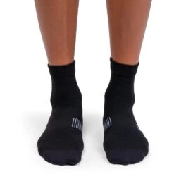 On Running On Ultralight Mid Sock Women - Black & White -On Running Winkel on running ultralight mid sock women black white 2 1264059