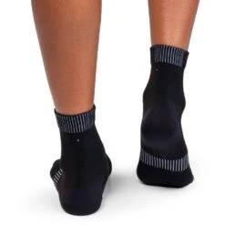 On Running On Ultralight Mid Sock Women - Black & White -On Running Winkel on running ultralight mid sock women black white 3 1264060