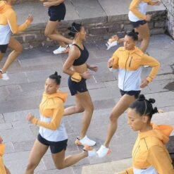 On Running On 5 Inch Running Shorts Women - Black -On Running Winkel on running weather jacket women mango hail 2 1278889