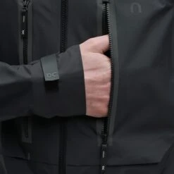 On Running On Storm Jacket - Black -On Running Winkel on storm jacket black 7 1301001
