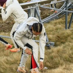 On Running On Storm Jacket Women - Pearl -On Running Winkel on storm jacket women pearl 2 1301276