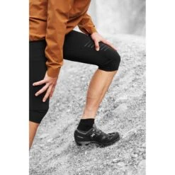 On Running On Trail Tights - Black -On Running Winkel on waterproof anorak pecan 4 950037 1
