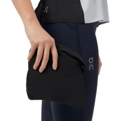 On Running On Waterproof Anorak Dames - Zwart '22 -On Running Winkel on waterproof anorak women black 10 949113