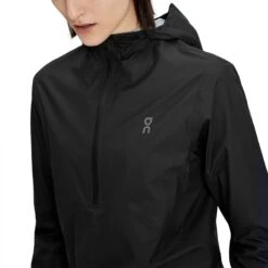 On Running On Waterproof Anorak Dames - Zwart -On Running Winkel on waterproof anorak women black 4 1430427