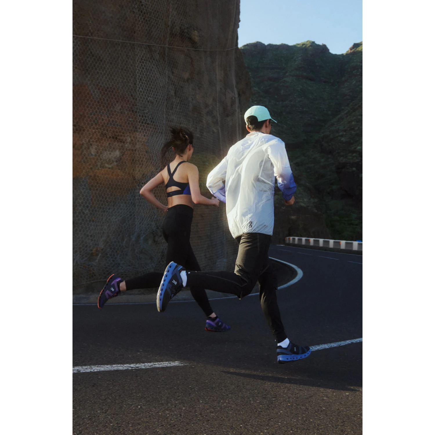 On Running On Zero Jacket Hardloopjack - Undyed-White & Cobalt 13 On Running On Zero Jacket Hardloopjack - Undyed-White & Cobalt - Afbeelding 11